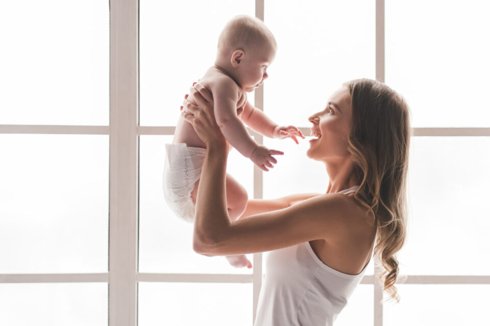 sleep deprivation after baby, a new mother with a baby